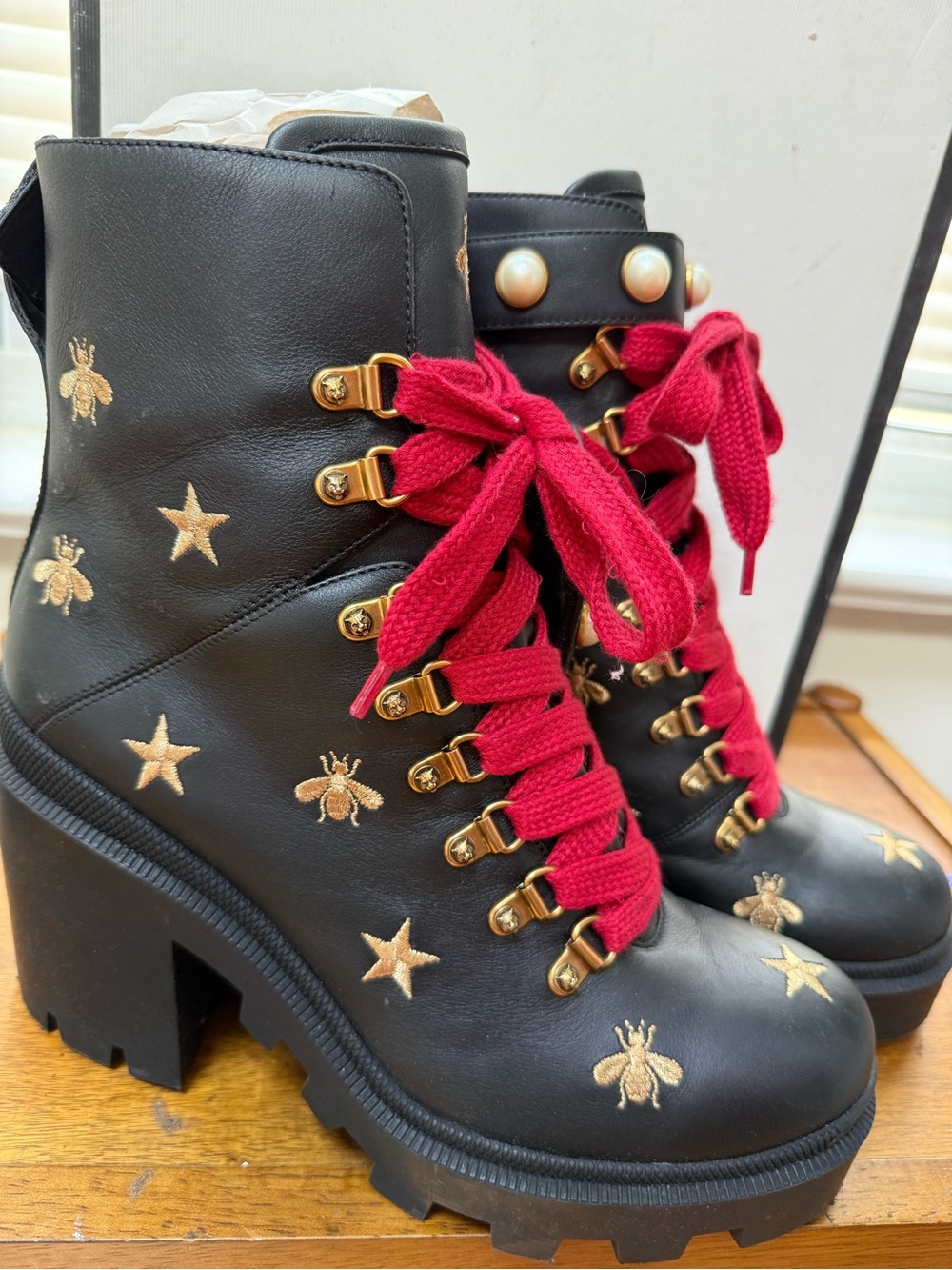 Authentic Gucci chunky hiking Rare Bee HTF - Picture 6 of 7